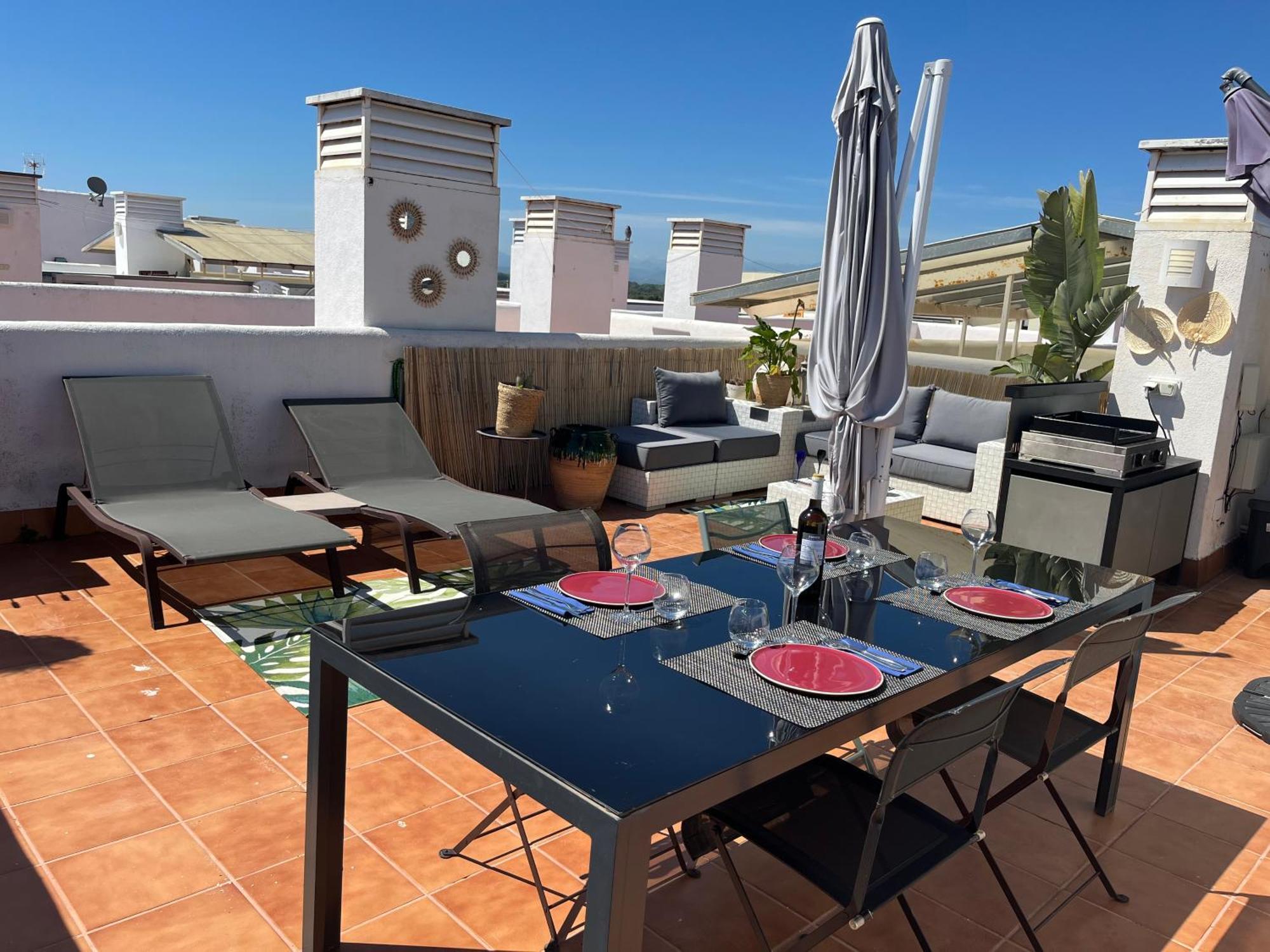 Appartement Avec Terrasse Sur Le Toit Vue Mer Roses Esterno foto